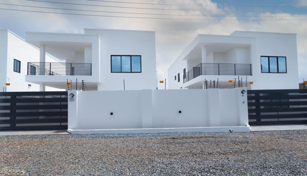 Luxury 4 Bedroom House With Swimming Pool