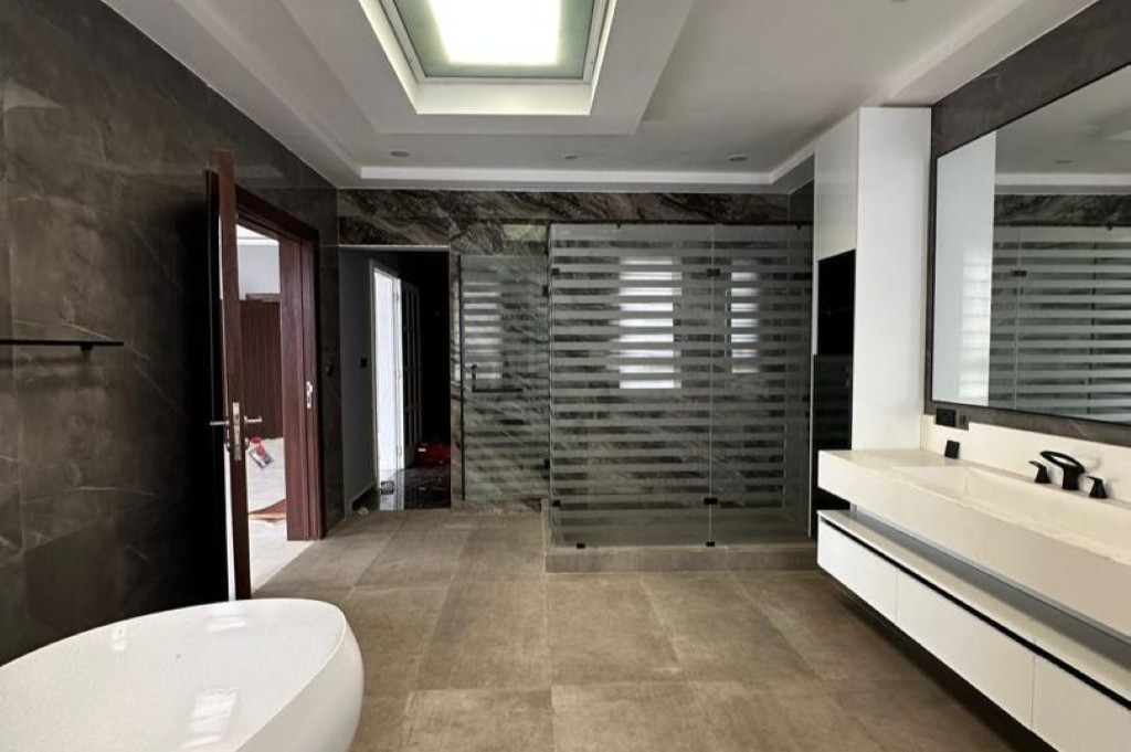 7bedrooms-house-9.jpg
